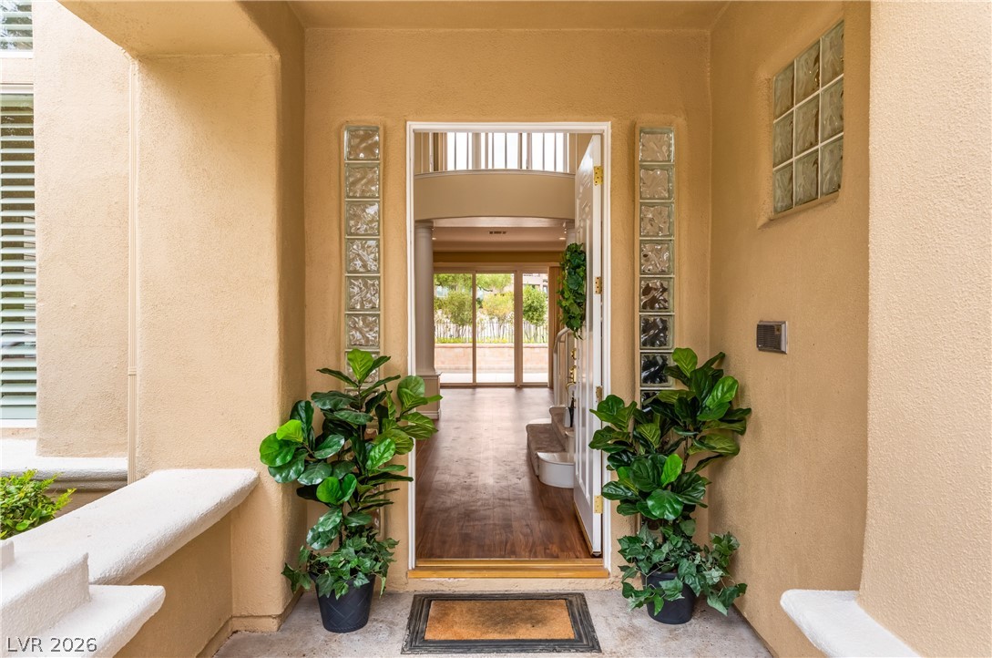 8490 Carmel Ridge Court Property Photo 3