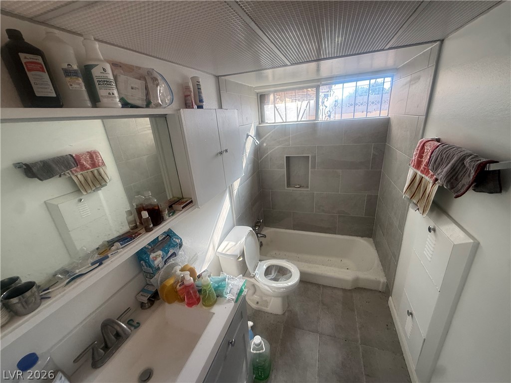 1747 East Desert Inn Road Property Photo 6