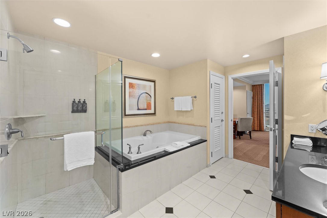 135 East Harmon Avenue 2120 Property Photo 20