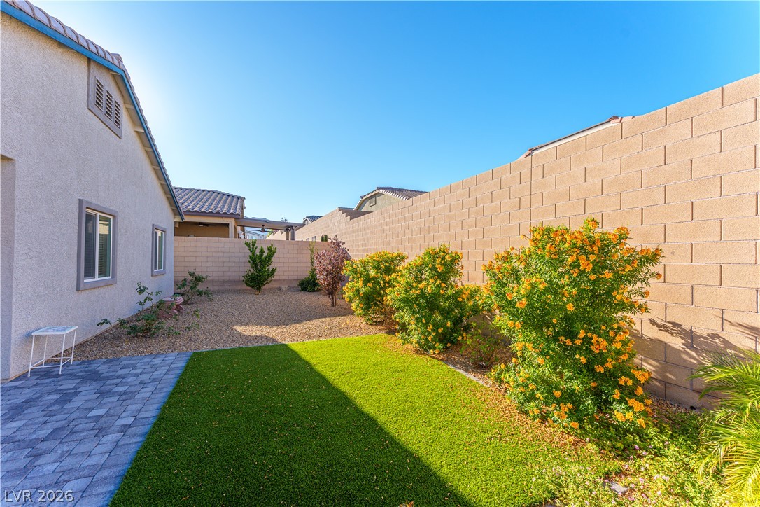 10944 Stone Crossing Avenue Property Photo 23