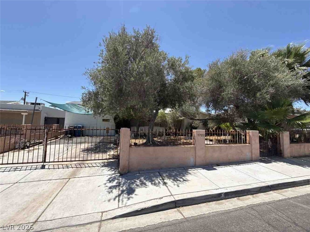 1722 Lewis Avenue Property Photo 1