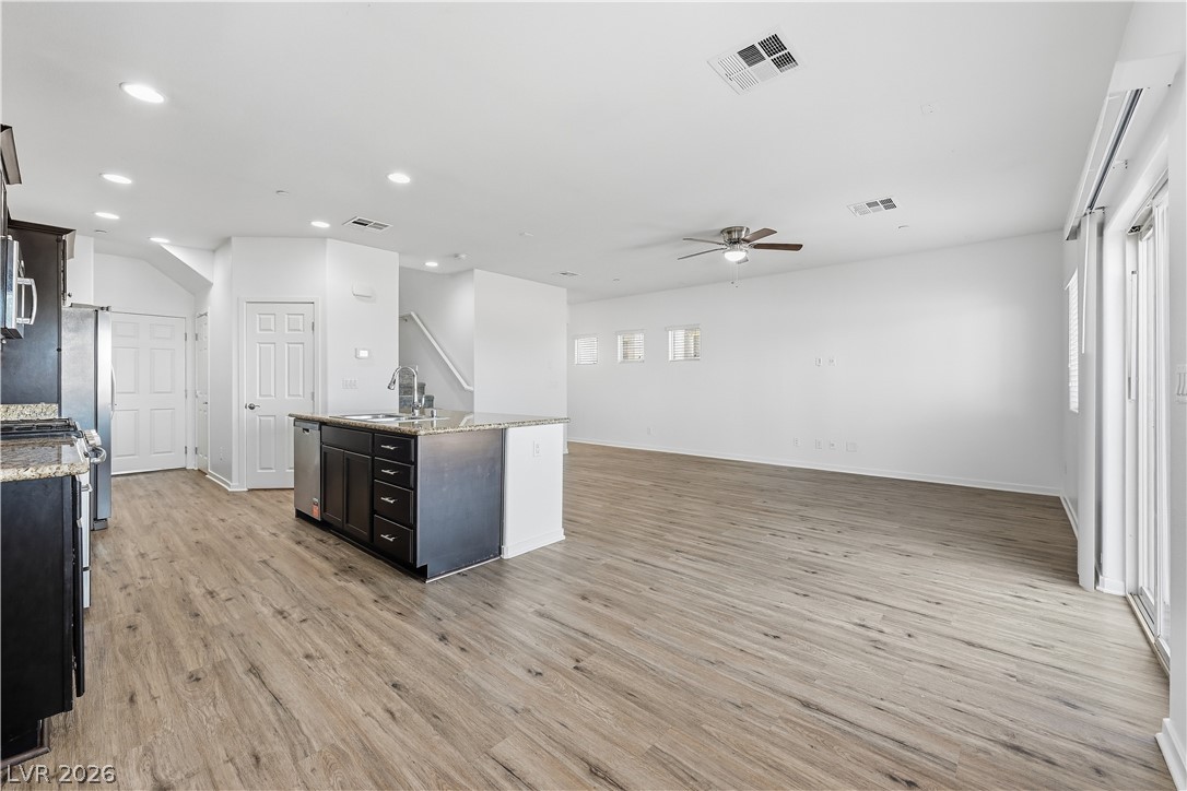 1122 Bradley Bay Avenue Property Photo 6
