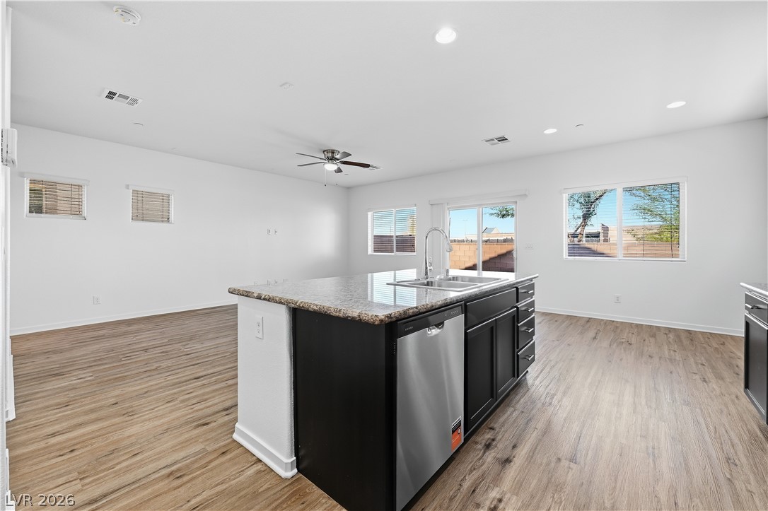 1122 Bradley Bay Avenue Property Photo 8