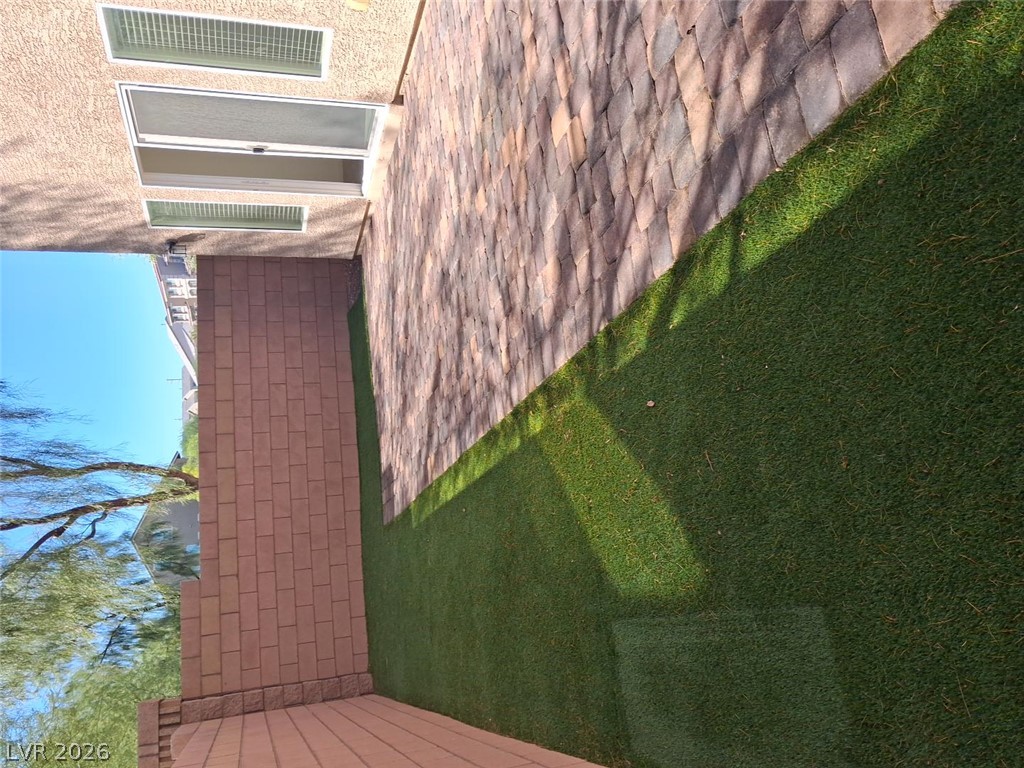 6369 Luna Rosa Avenue Property Photo 9