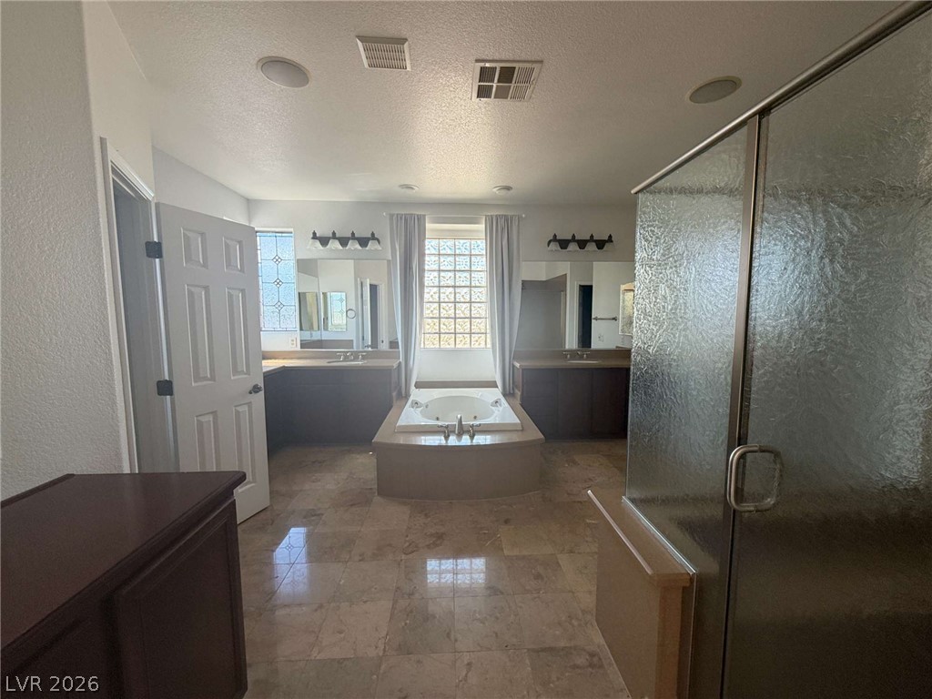 8393 Bella Famiglia Avenue Property Photo 12