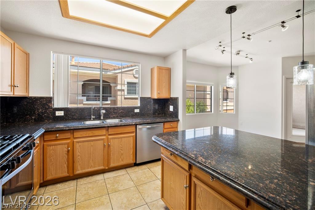 830 Carnegie Street 423 Property Photo 6