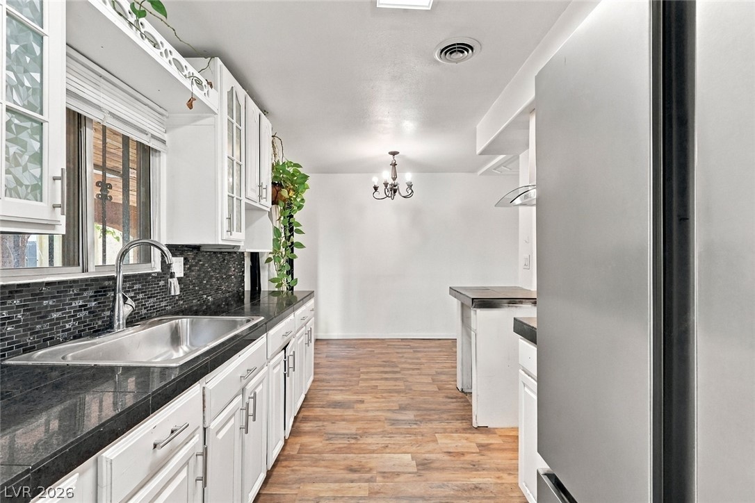 2828 Willoughby Avenue Property Photo 1