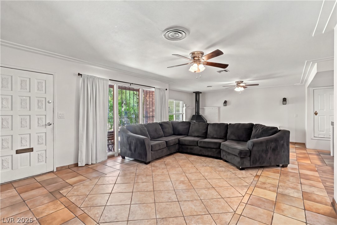 2828 Willoughby Avenue Property Photo 2