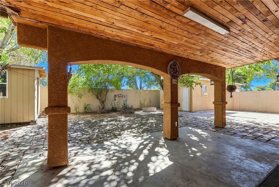2828 Willoughby Avenue Property Photo 12