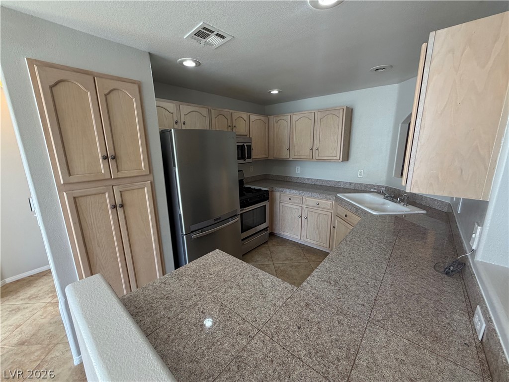 2050 West Warm Springs Road 4011 Property Photo 7