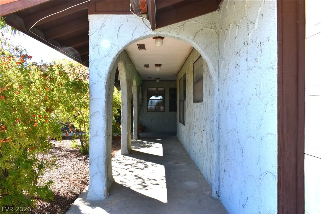 8520 West Hammer Lane Property Photo 5
