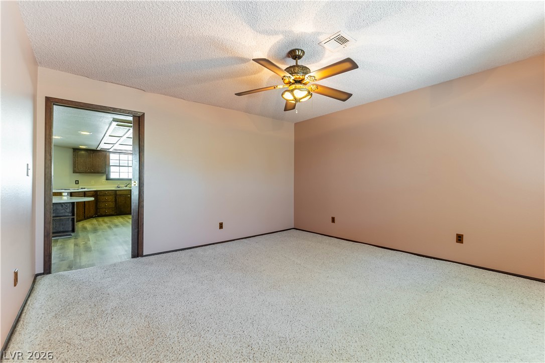 8520 West Hammer Lane Property Photo 14