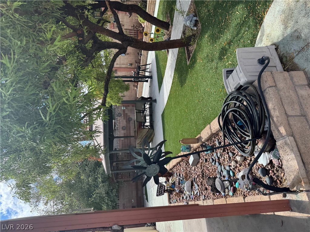 921 Macfarlane Street Property Photo 2