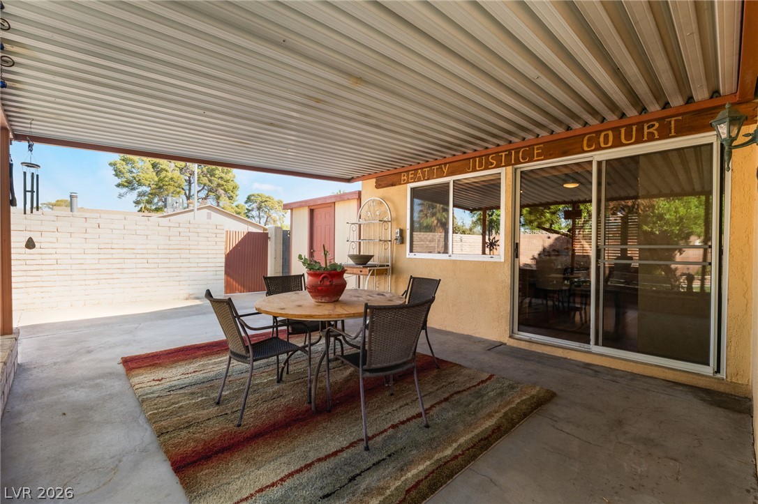 921 Macfarlane Street Property Photo 3