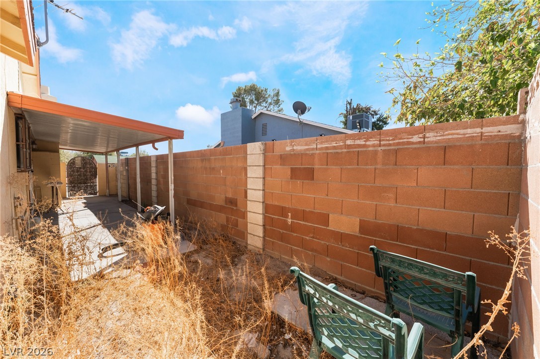 921 Macfarlane Street Property Photo 7