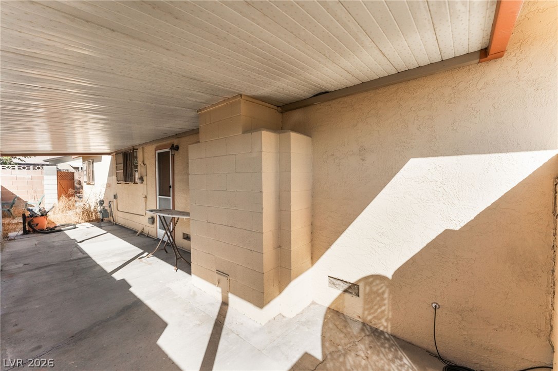 921 Macfarlane Street Property Photo 8