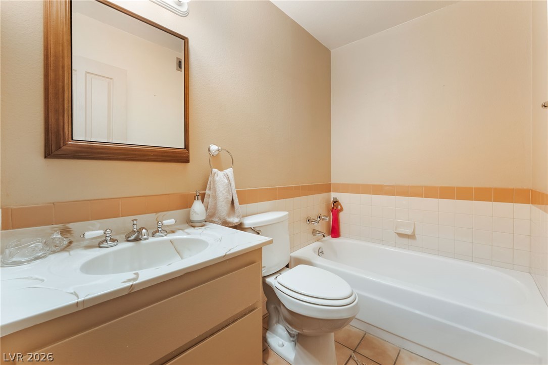 921 Macfarlane Street Property Photo 18