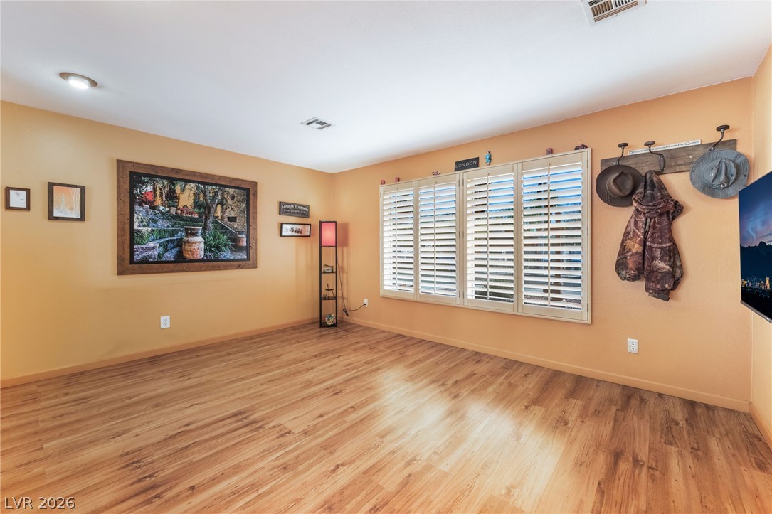921 Macfarlane Street Property Photo 31