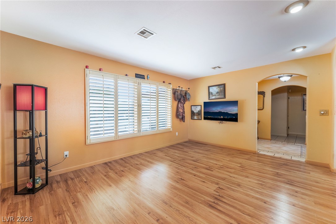 921 Macfarlane Street Property Photo 32