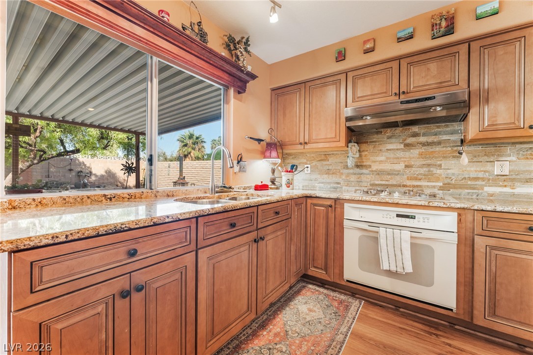 921 Macfarlane Street Property Photo 36