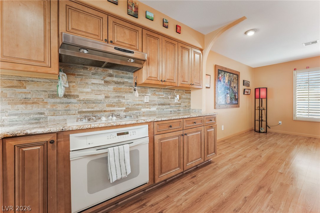 921 Macfarlane Street Property Photo 37
