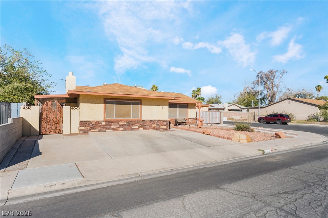921 Macfarlane Street Property Photo 42