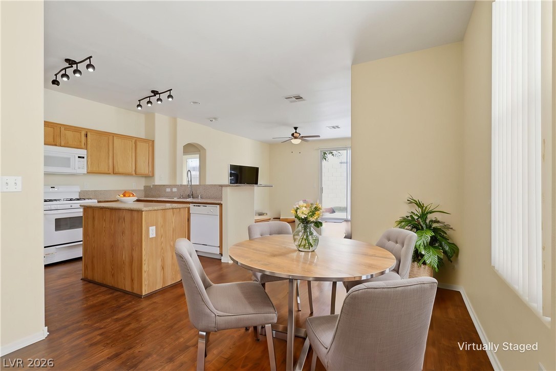 2528 Living Rock Street Property Photo 4