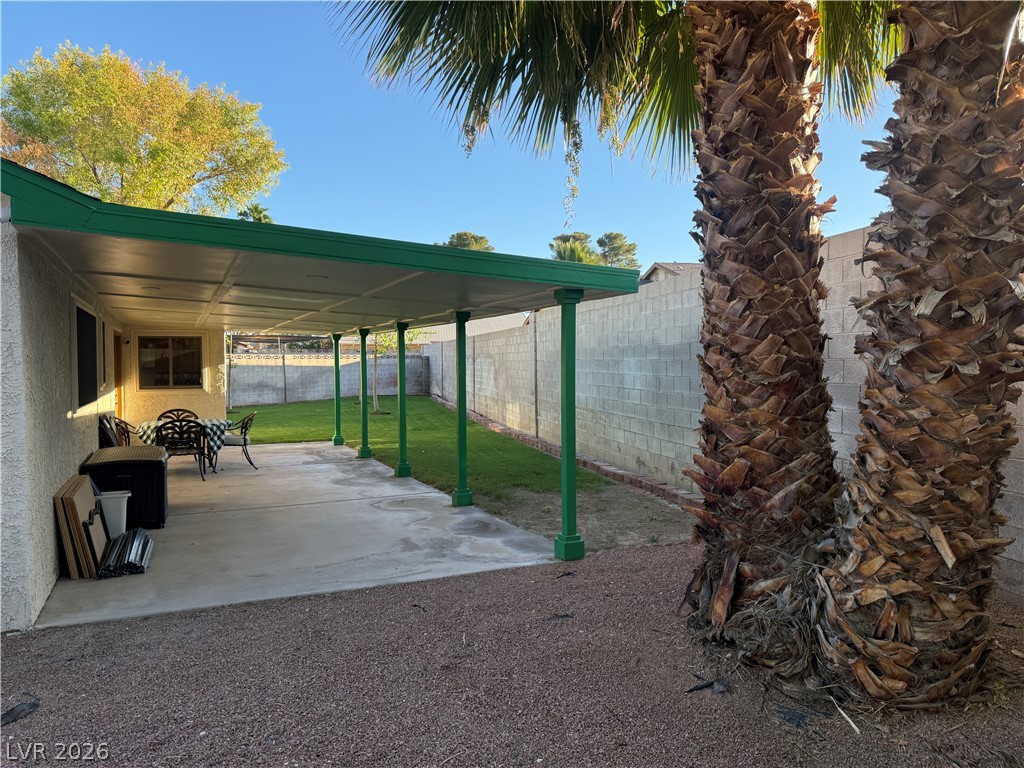 5829 Halfmoon Way Property Photo 7
