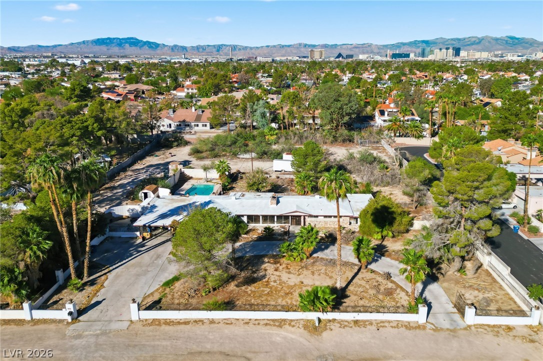 5517 Oak Street Property Photo 1