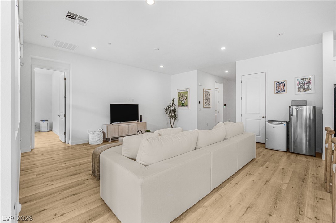 8935 Cassia Winds Street Property Photo 4