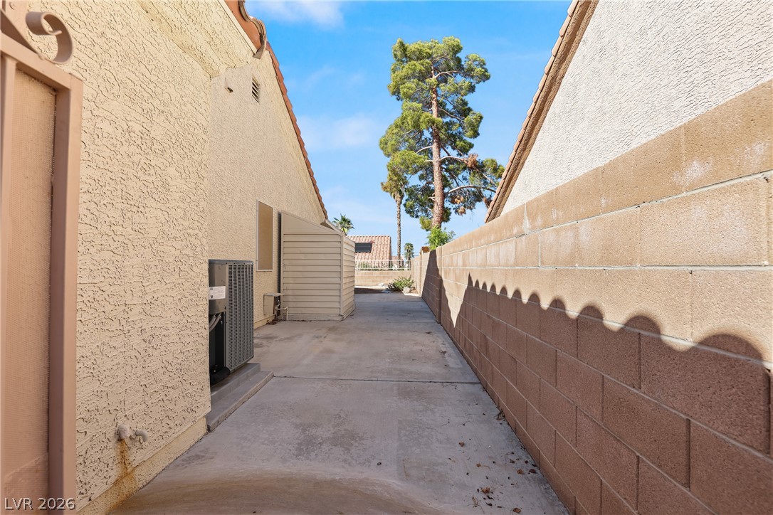 1042 Wainwright Court Property Photo 22