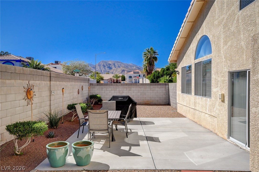 8963 Dove Cove Drive Property Photo 12