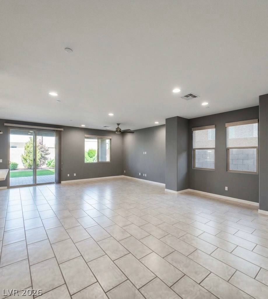 2926 Tremont Avenue Property Photo 7