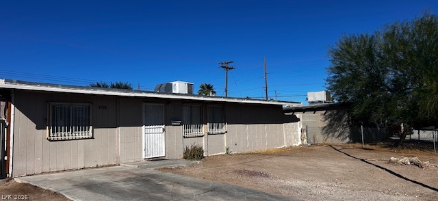 3708 Perliter Avenue Property Photo 2