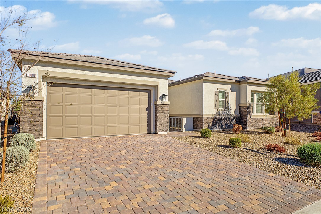 10086 Goff Grove Court Property Photo 3