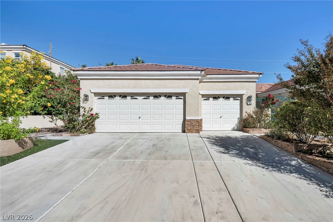 7904 Roxburgh Castle Avenue Property Photo 2