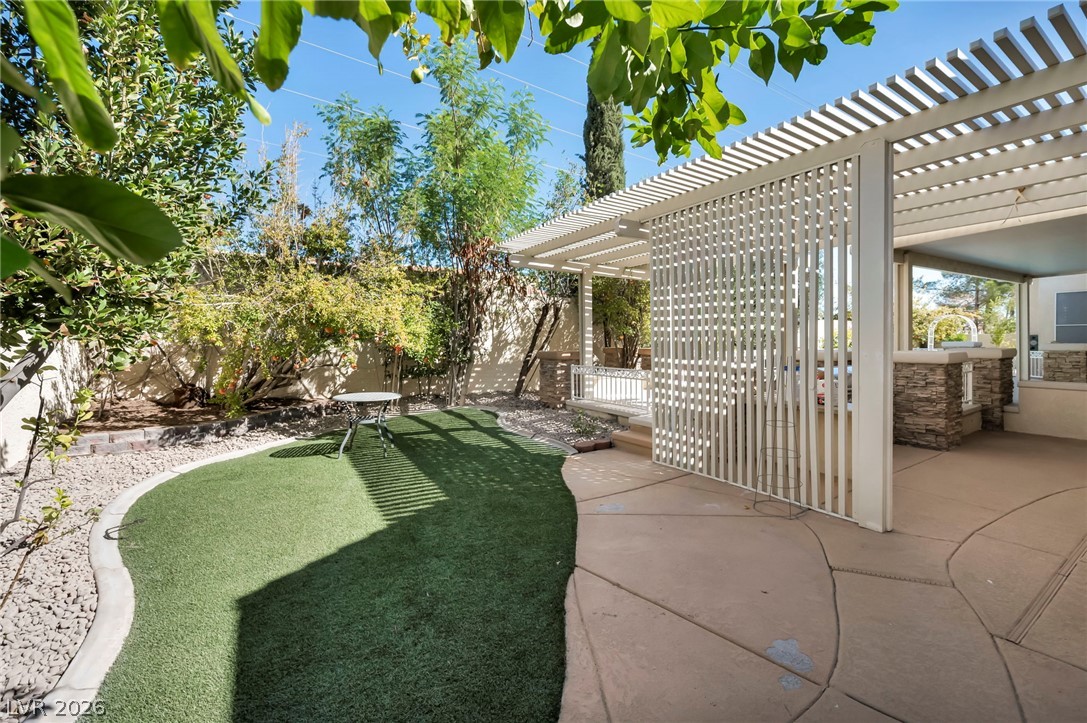 7904 Roxburgh Castle Avenue Property Photo 9