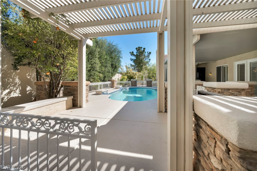 7904 Roxburgh Castle Avenue Property Photo 13