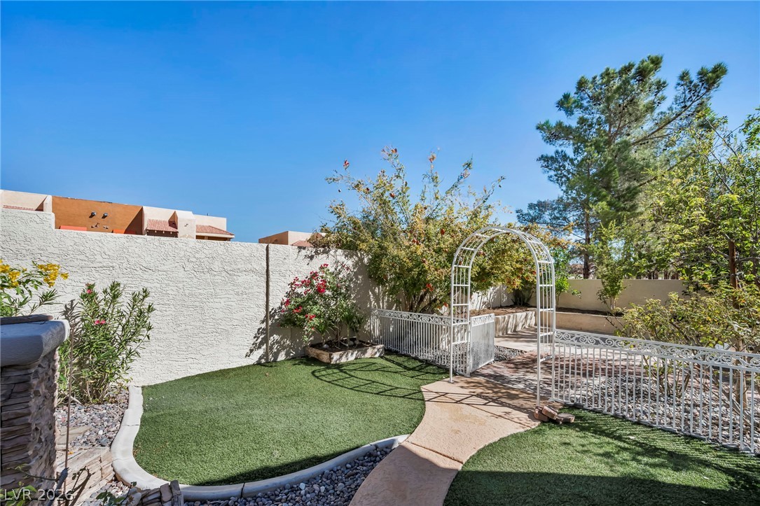7904 Roxburgh Castle Avenue Property Photo 23