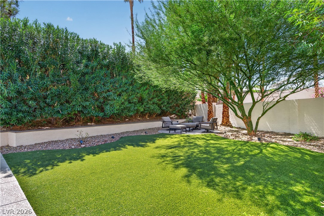 1740 Bluffs Drive Property Photo 12