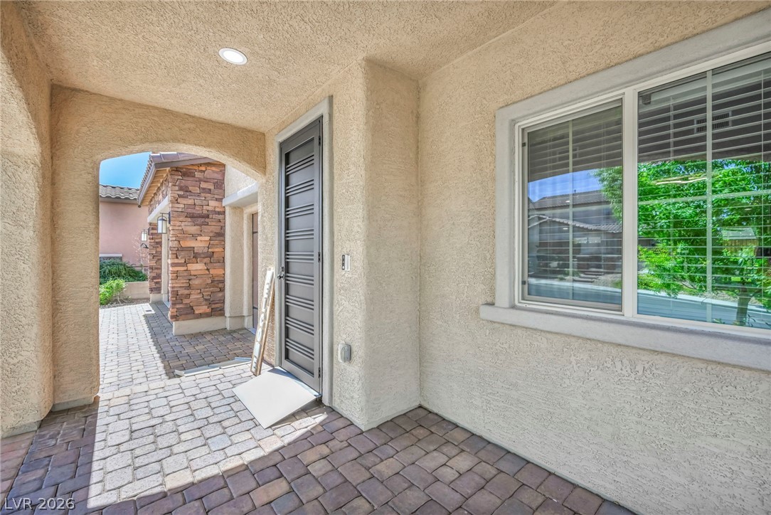 989 Alverstone Court Property Photo 10