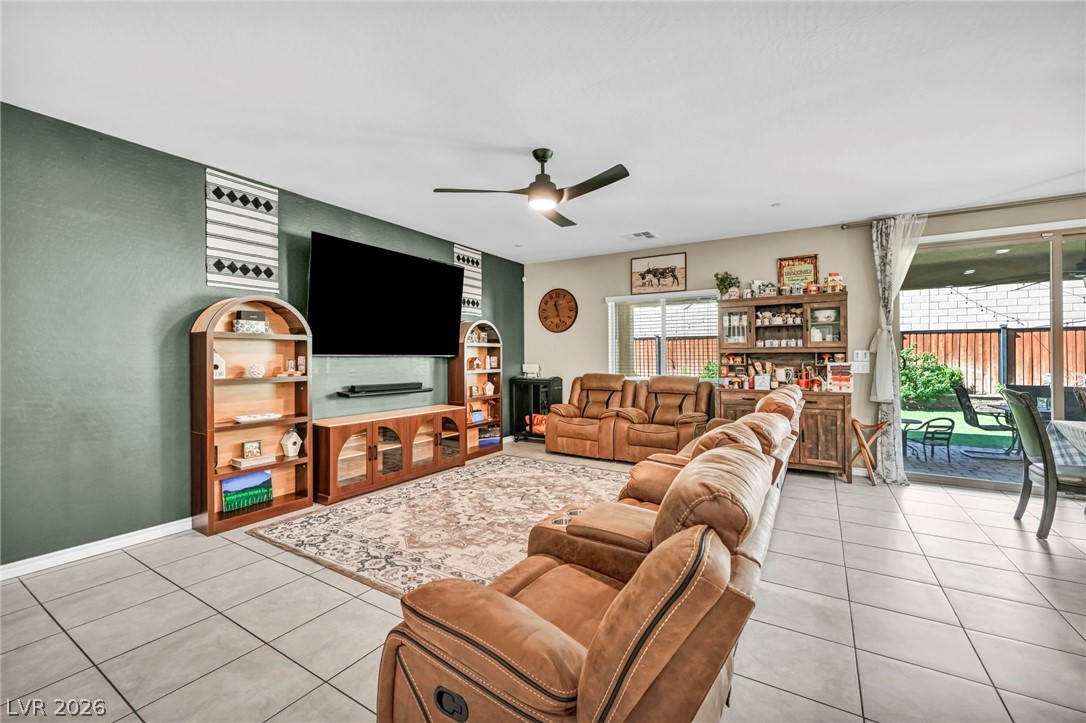 989 Alverstone Court Property Photo 14