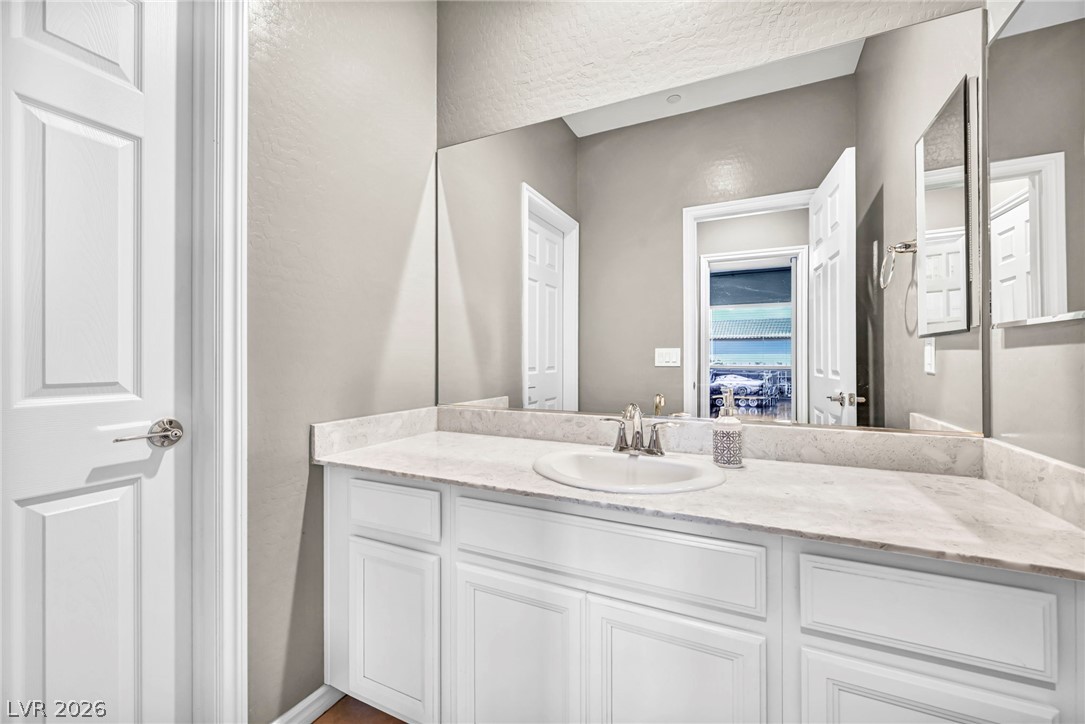 989 Alverstone Court Property Photo 46