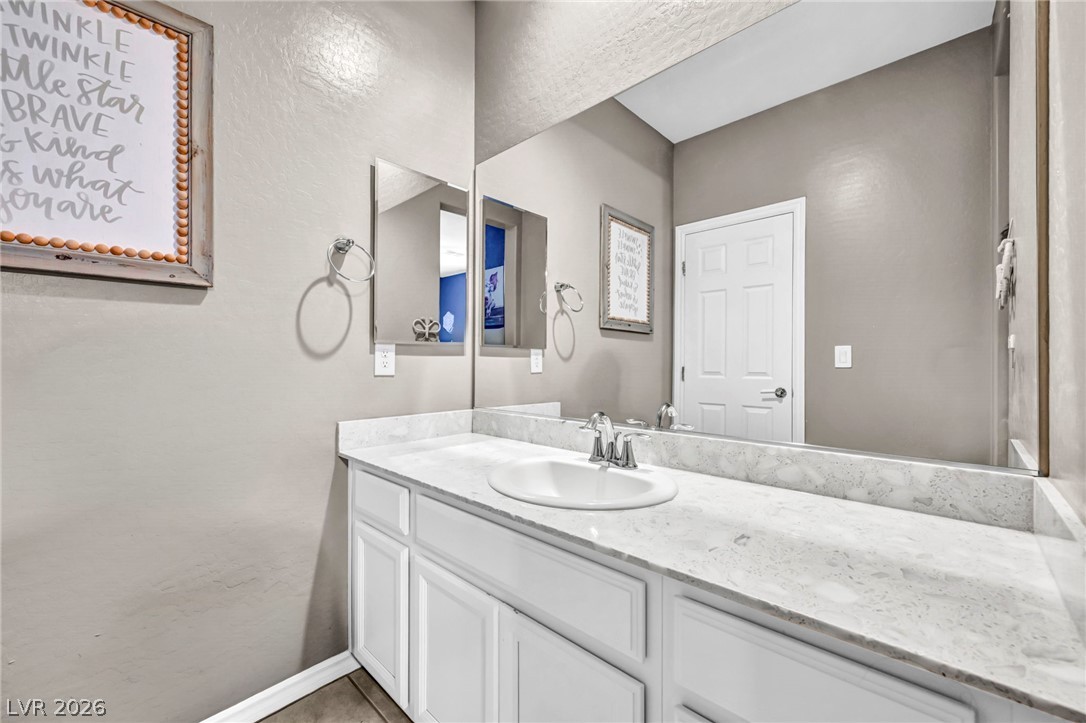 989 Alverstone Court Property Photo 47