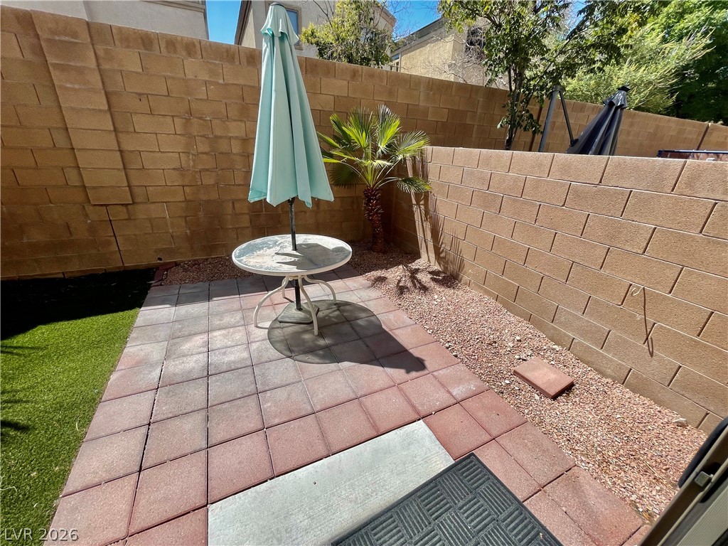 8233 Strawberry Spring Street Property Photo 5