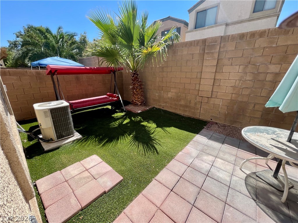 8233 Strawberry Spring Street Property Photo 6