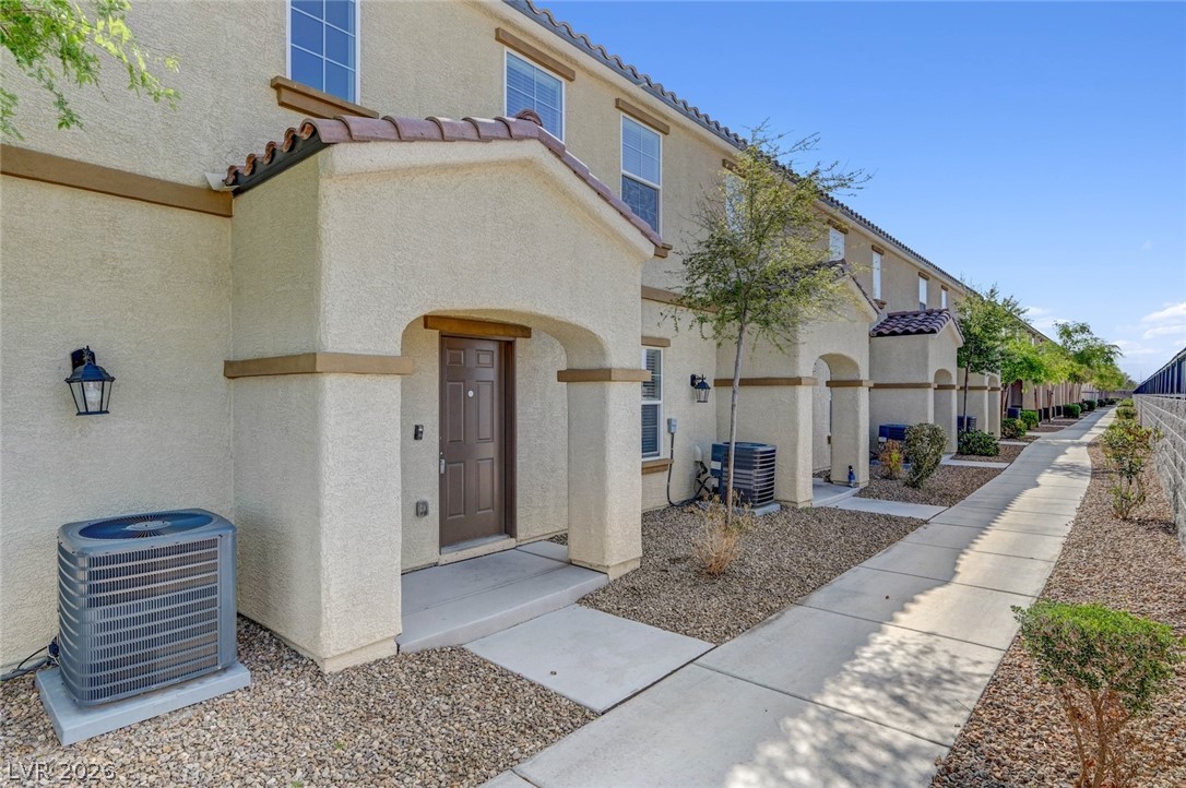 5208 Steep Cliffs Avenue Property Photo 3