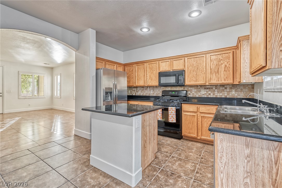 916 Shining Rose Place Property Photo 15