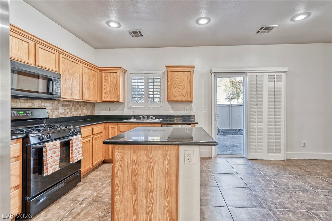 916 Shining Rose Place Property Photo 17