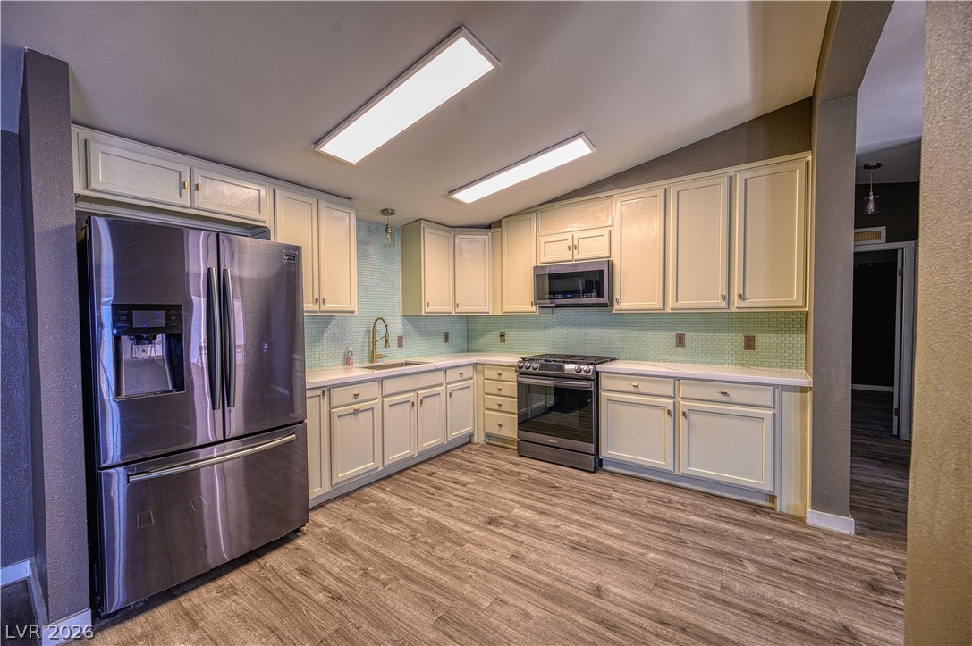 5581 Wheatfield Drive Property Photo 3